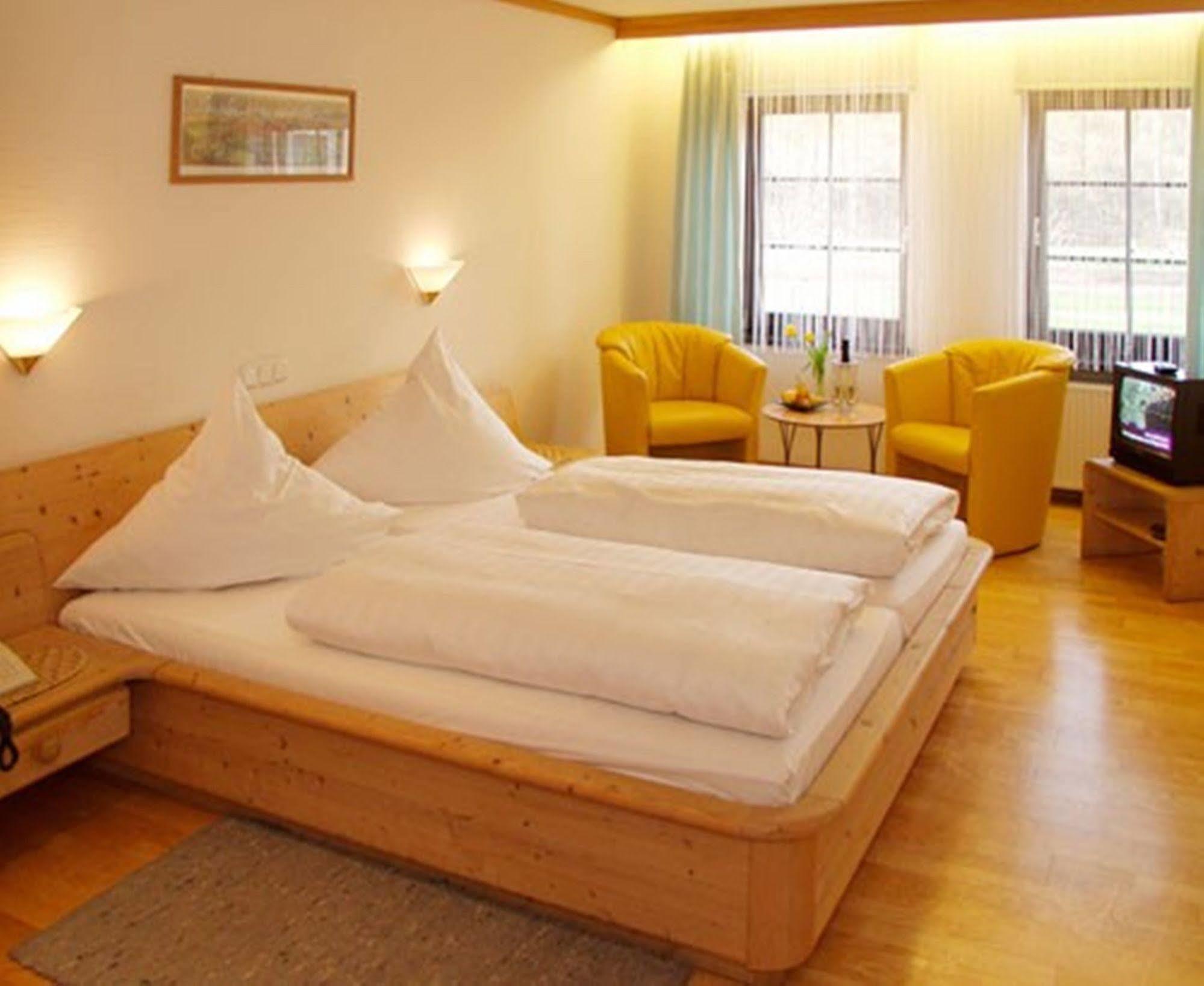 Landgasthof Goldene Rose Grub am Forst 외부 사진